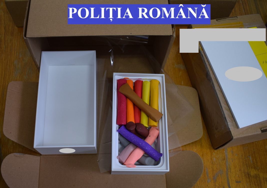Vindea plastilină pe post de telefoane mobile – acum a ajuns pe mâna polițiștilor