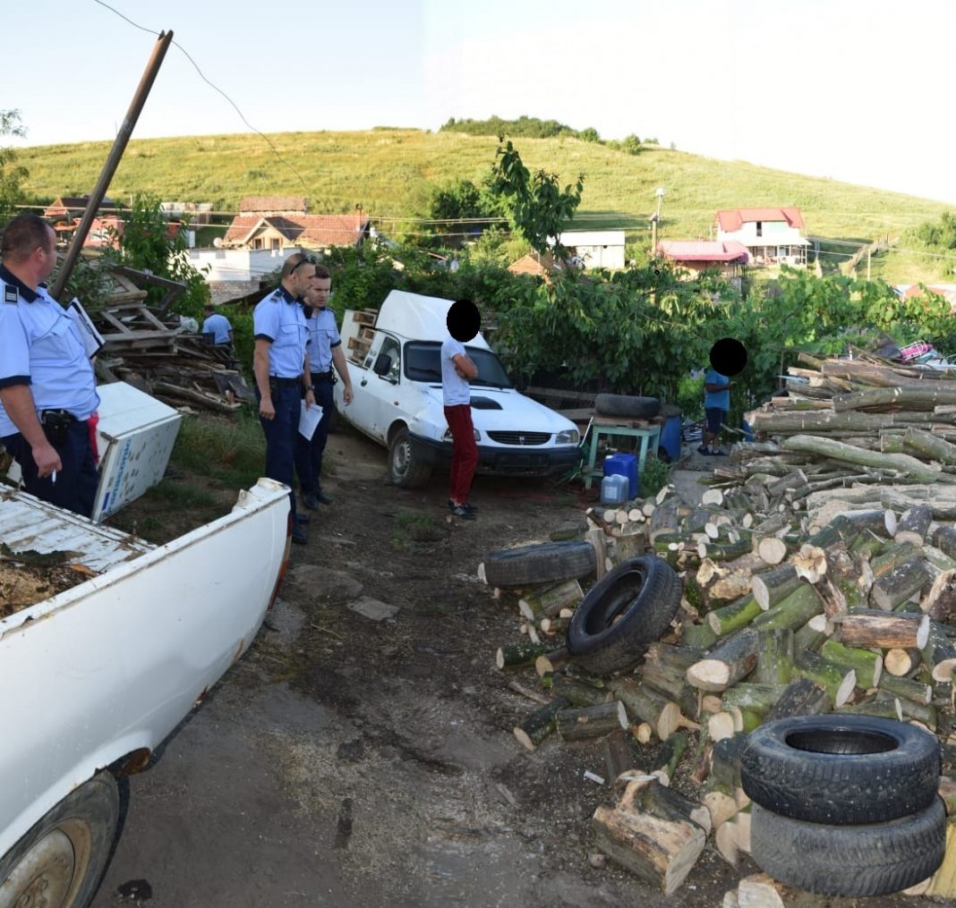 Politistii din Campia Turzii au arestat trei tineri care au dat spargeri in Luna si Luncani