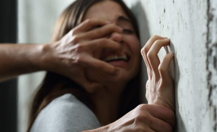 minora-agresata-sexual-900x550