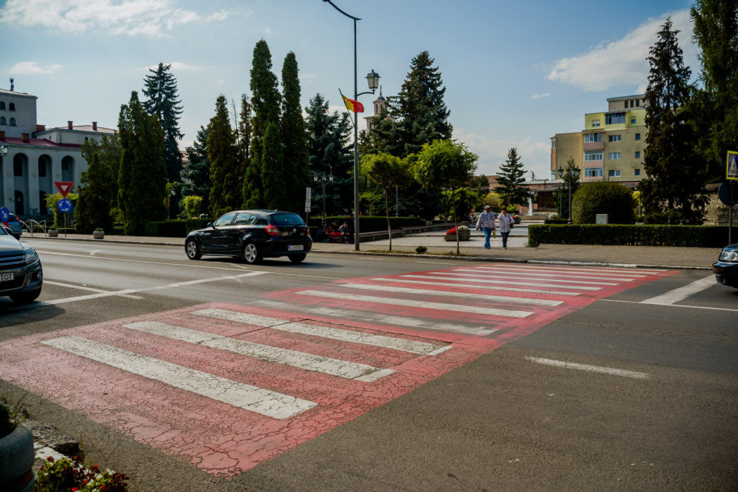 Câmpia Turzii a decis: Trecerile de pietoni din dreptul Primăriei și a Farmaciei Catena TREBUIESC DESFIINȚATE