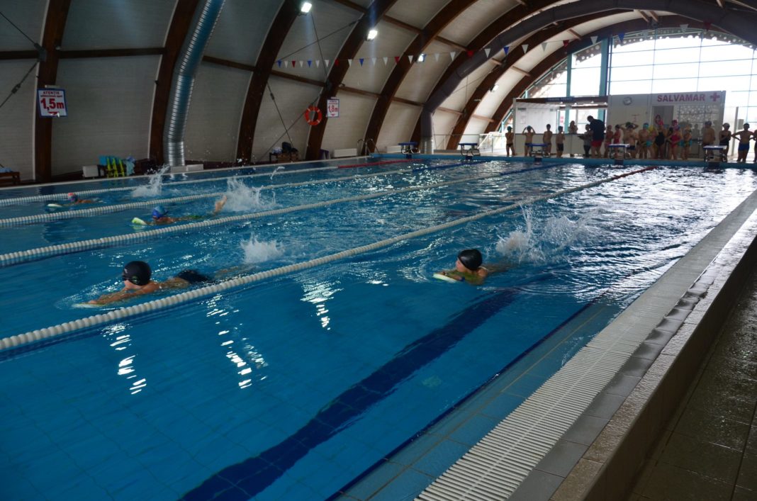 Bazinul de înot Turda își suspendă activitatea