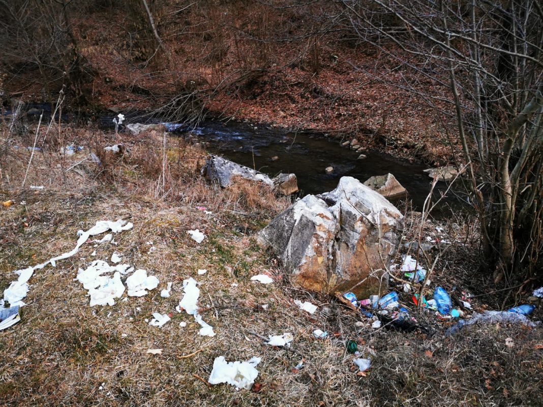 Jegul și gunoaiele de pe Valea Arieșului