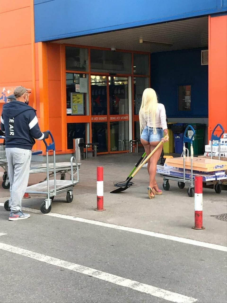 Ce promovare “cinașă” au ăștia de la Dedeman