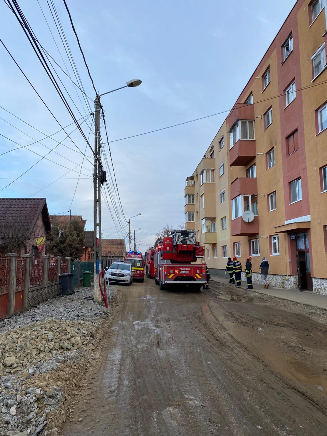 Intervenție a pompierilor pe strada Aurel Vlaicu din Câmpia Turzii