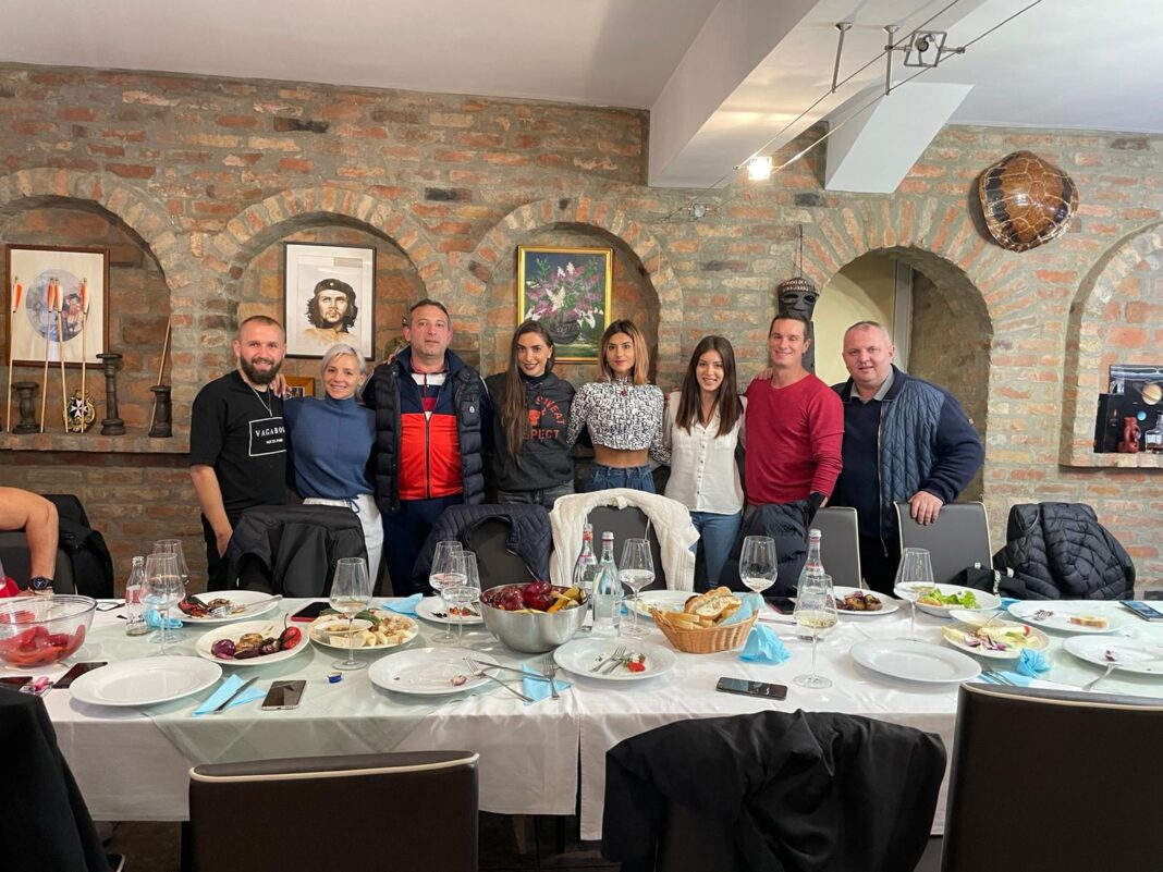 Războinicii de la Survivor s-au reunit acasă la Avram Gal