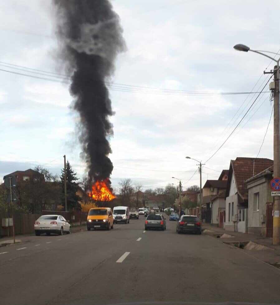 Incendiu VIOLENT pe o stradă din Cluj Napoca