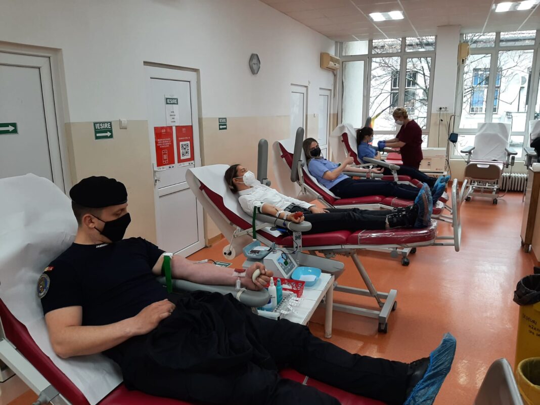 Jandarmii clujeni donează sânge pentru viaţă!