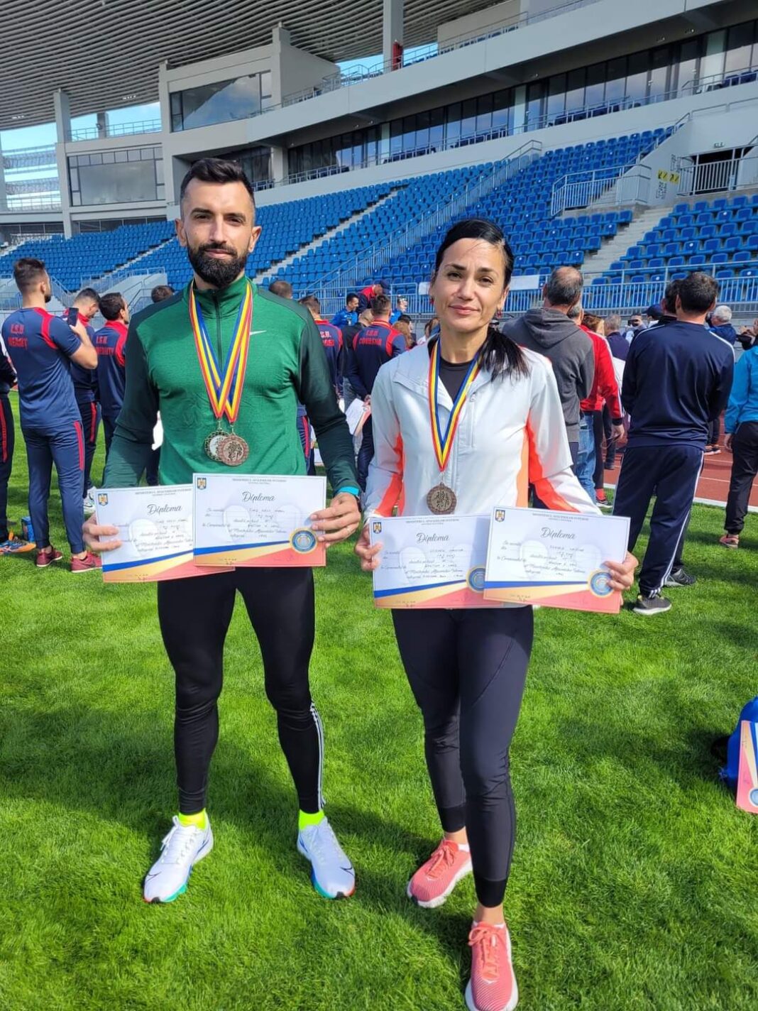 Doi politisti clujeni s-au intors acoperiti de medalii de la nationalele politistilor de cross si atletism