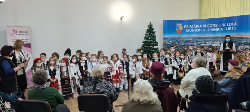 „Crăciunul flutură o baghetă magică deasupra acestei lumi şi sub ea totul este mai blând şi mai frumos” „Crăciunul flutură o baghetă magică deasupra acestei lumi şi sub ea totul este mai blând şi mai frumos”