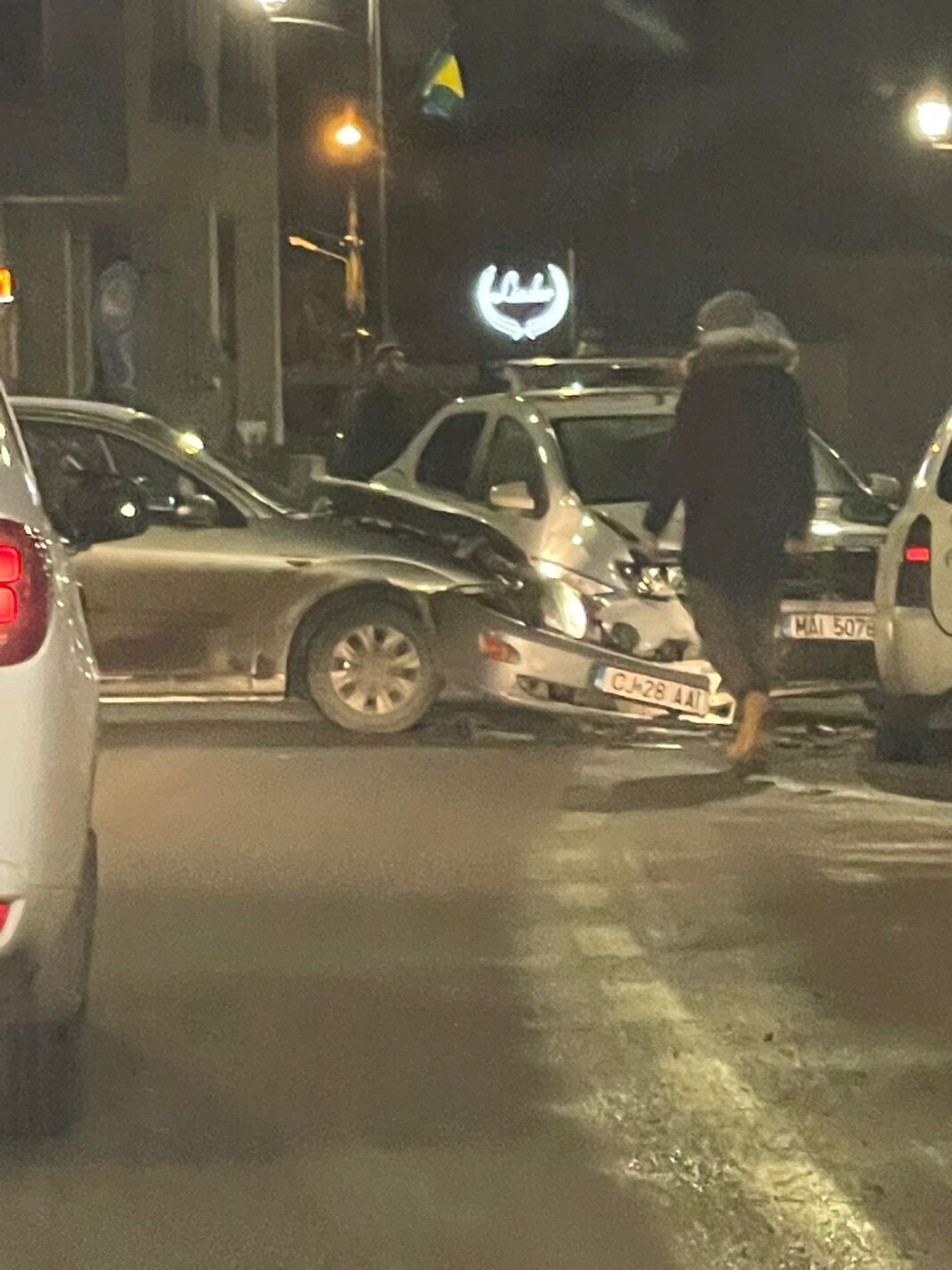 Accident rutier – o mașină de Poliție a fost LOVITĂ la Câmpia Turzii