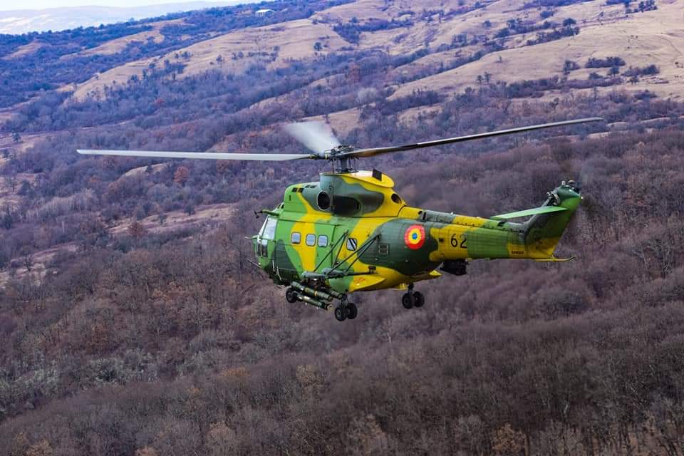Exercitii de tragere cu munitie reala pentru elicopterele Bazei 71
