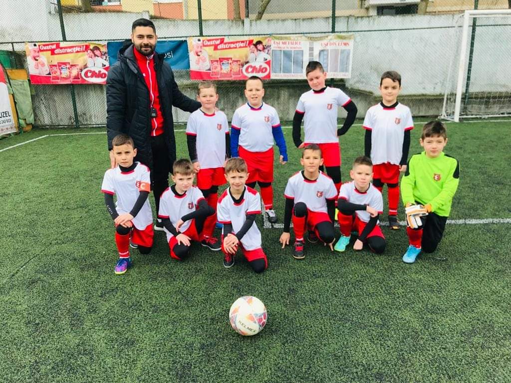 Meci amical pentru “piticii” Sticlei