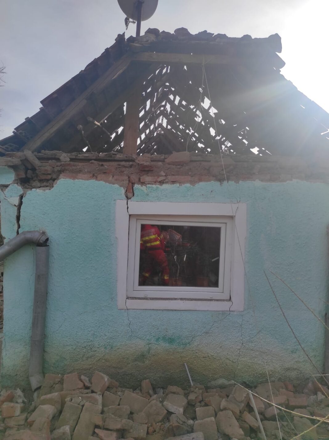 Explozie la Mureș – două persoane au suferit răni grave Explozie la Mureș – două persoane au suferit răni grave