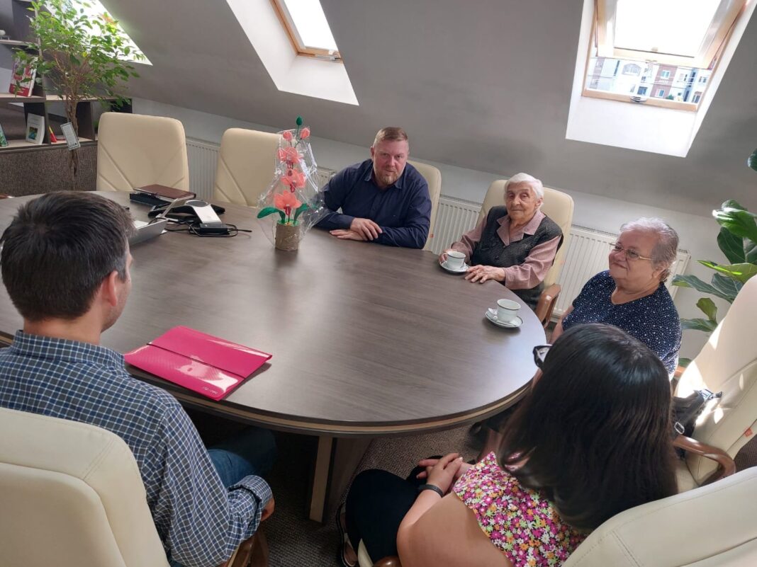 O orhidee handmade, oferită din suflet, domnului primar