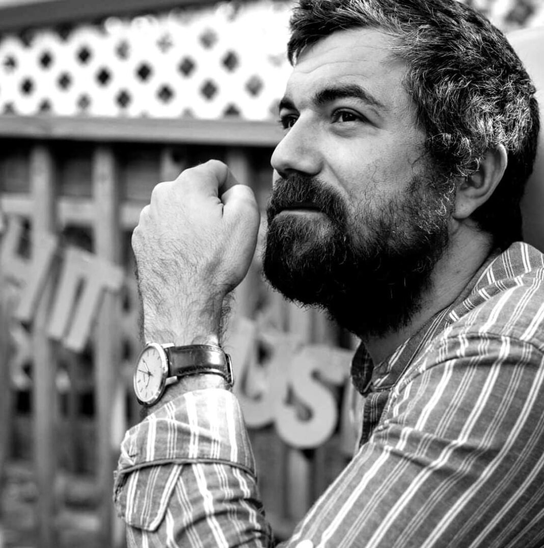 Dacă … la 3 noaptea … n-ai altceva mai bun decât să suni oamenii cu video și să-i înjuri … ai o mare problemă!