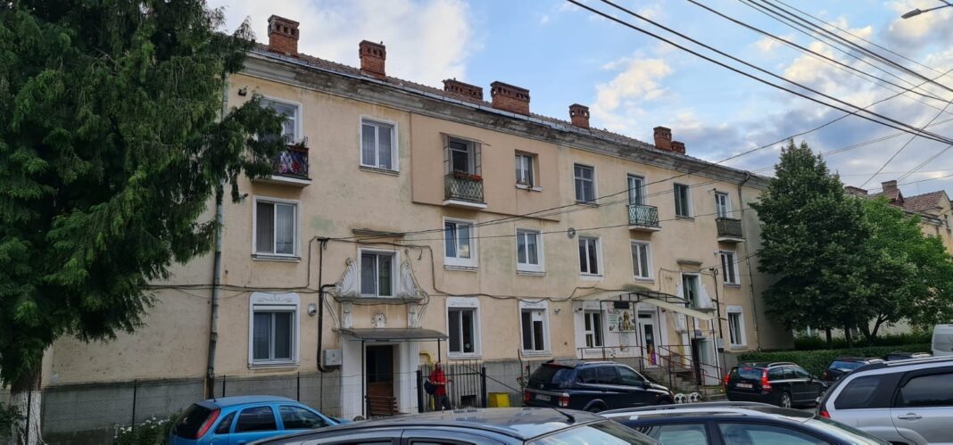 Viorel Băltărețu denigrează Câmpia Turzii, utilizând fotografii cu clădiri private!