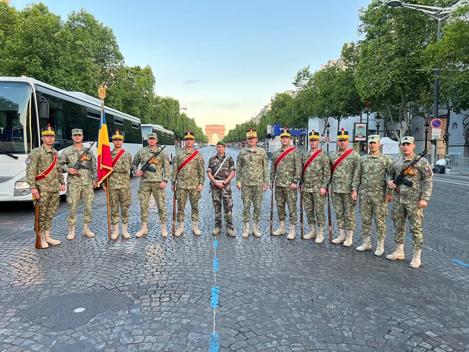 Un maior turdean a condus Regimentul 30 Gardă „Mihai Viteazu” în parada dedicată Zilei Franței