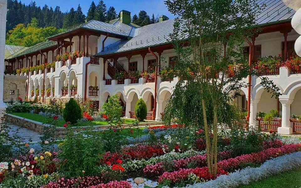 Pelerinaj la mânăstirile Bucovinei, pentru creștinii din Turda și Câmpia Turzii