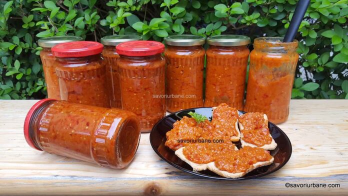 Zacusca-de-vinete-reteta-mamei-mele-cu-ardei-copti-sau-gogosari-savori-urbane