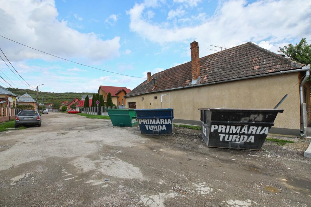 Vești excelente pentru turdeni – Primăria a montat containere pentru deșeuri vegetale și de moloz