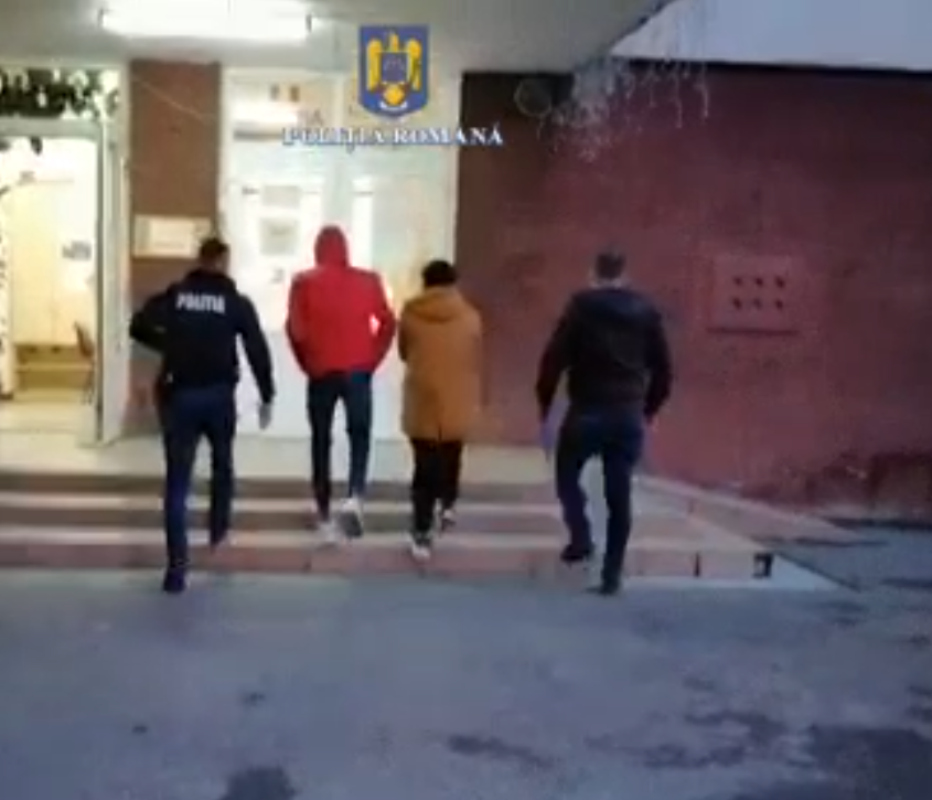 Video – 2 turdeni, reținuți pentru furt și tâlhărie