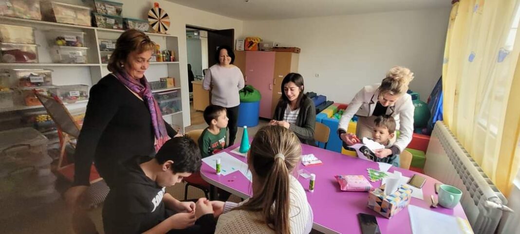 Femeile liberale din Campia Turzii au jucat rolul lui Secret Santa Femeile liberale din Campia Turzii au jucat rolul lui Secret Santa