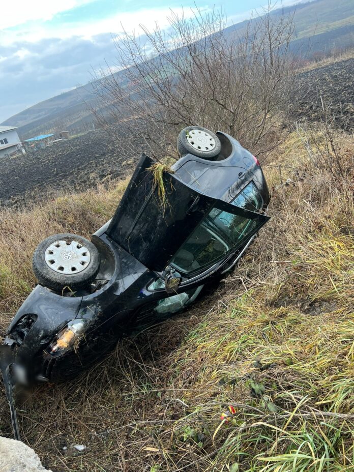 masina-rasturnată-triteni