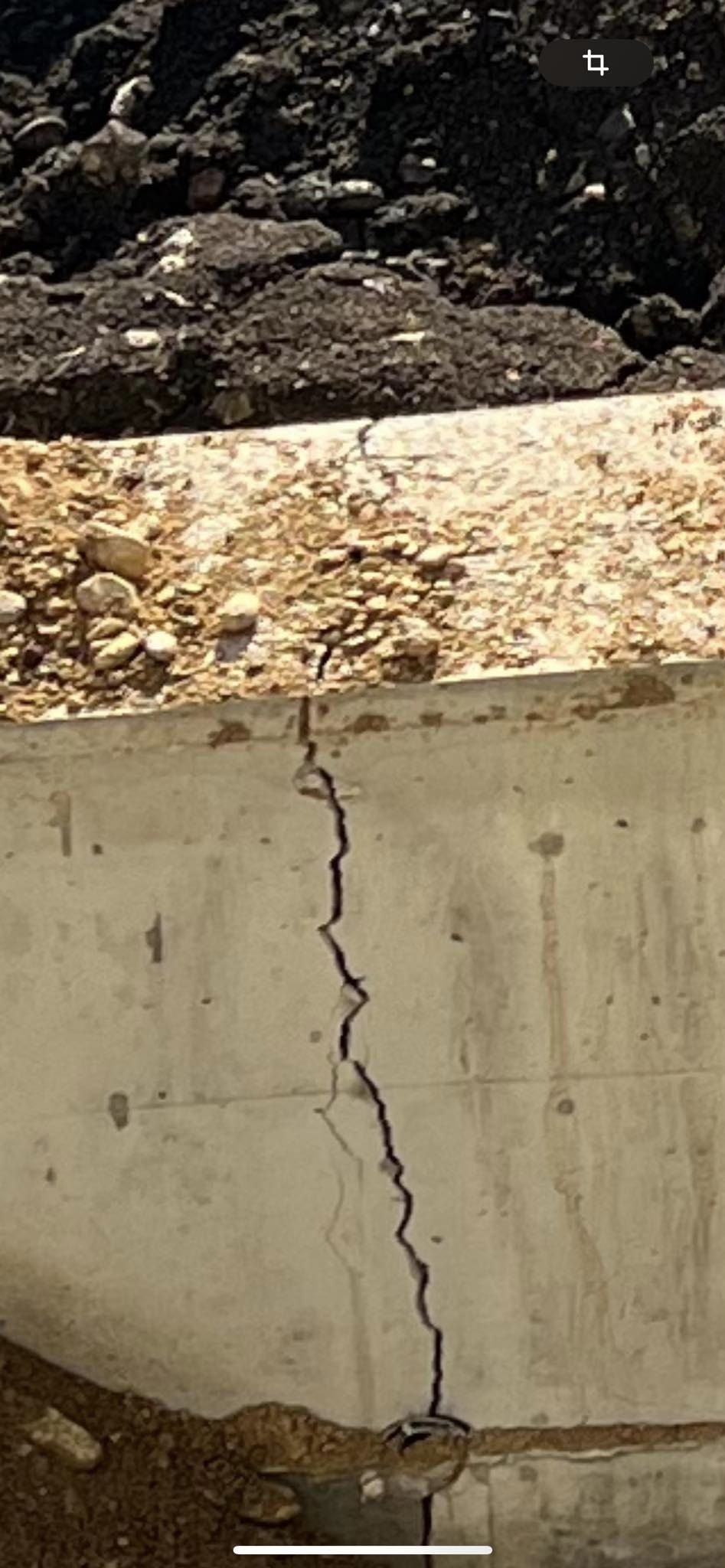 Fisuri apărute în Parcul „Ionel Floașiu”