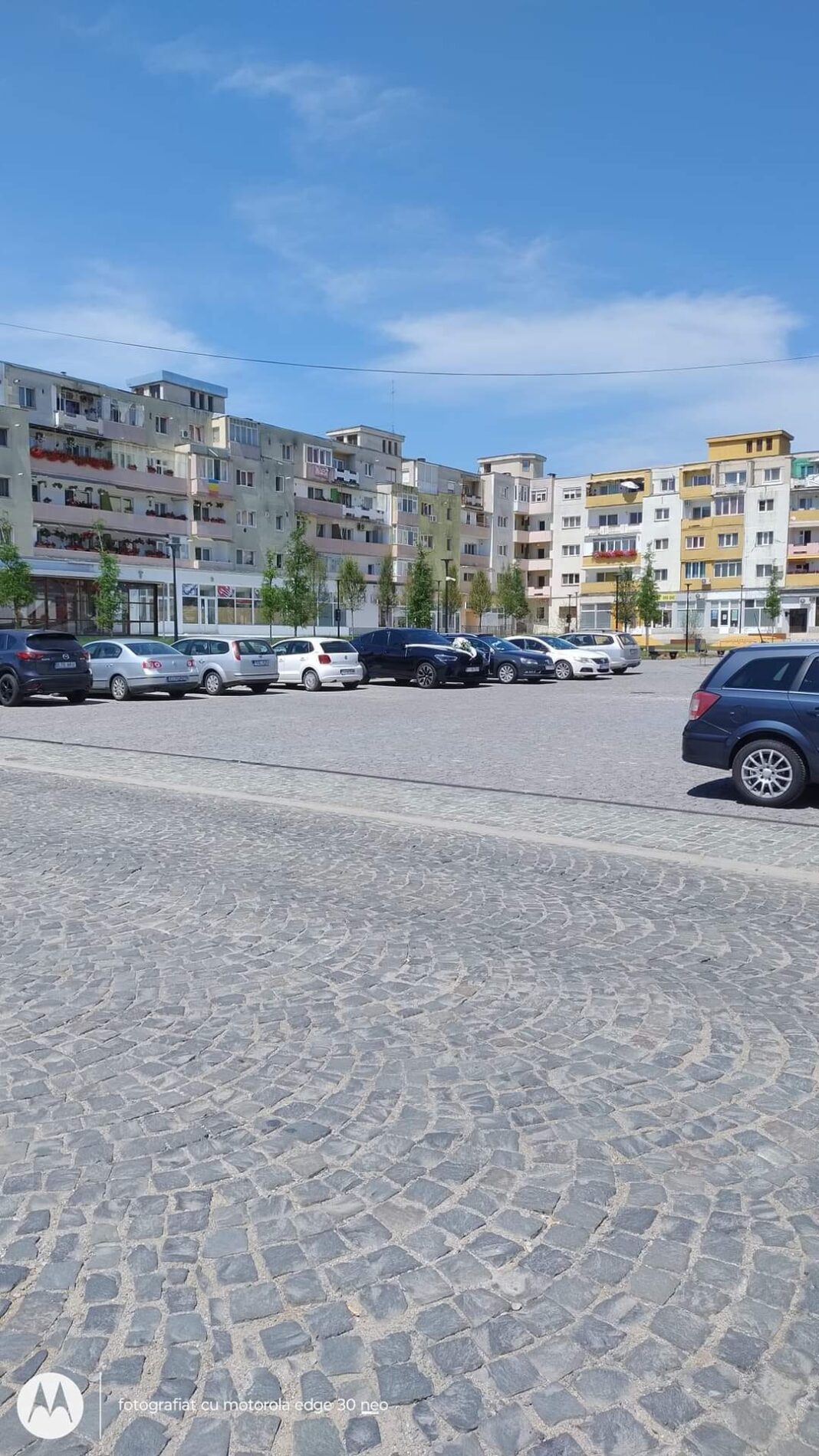 Nesimțiților, ăsta e PARC, nu parcare!