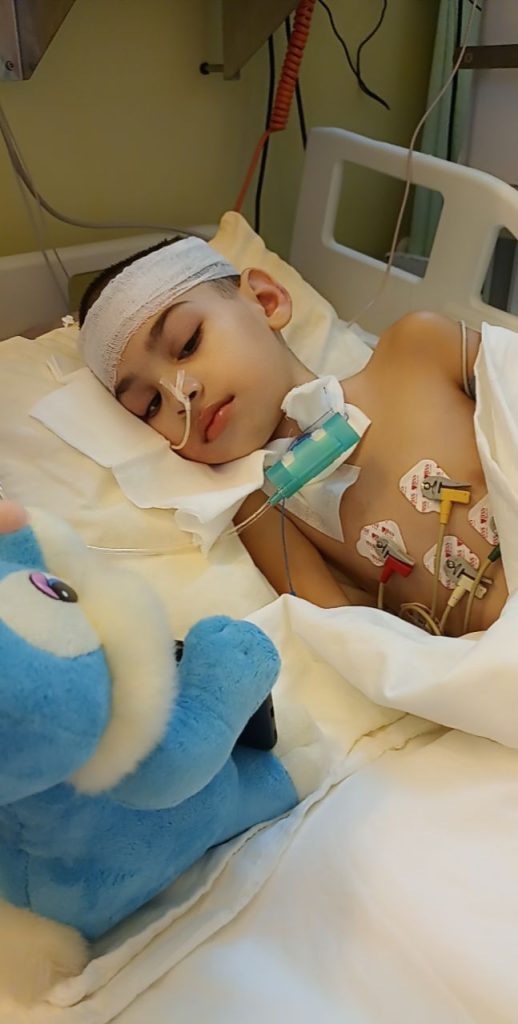 Karina, o fata de 10 ani din Turda, sufera de cancer si are nevoie de ajutor