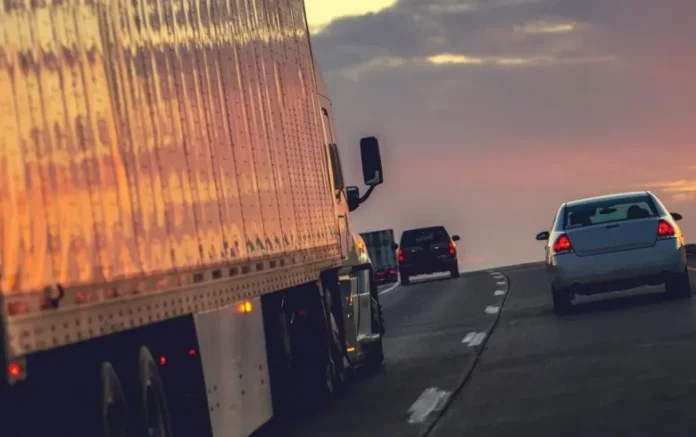 https___www.promotor.ro_wp-content_uploads_2023_09_cat-timp-poti-conduce-pe-contrasens-sanctiuni-usturatoare-pentru-incalcarea-regulilor-de-depasire-2-e1716301631703-872x547