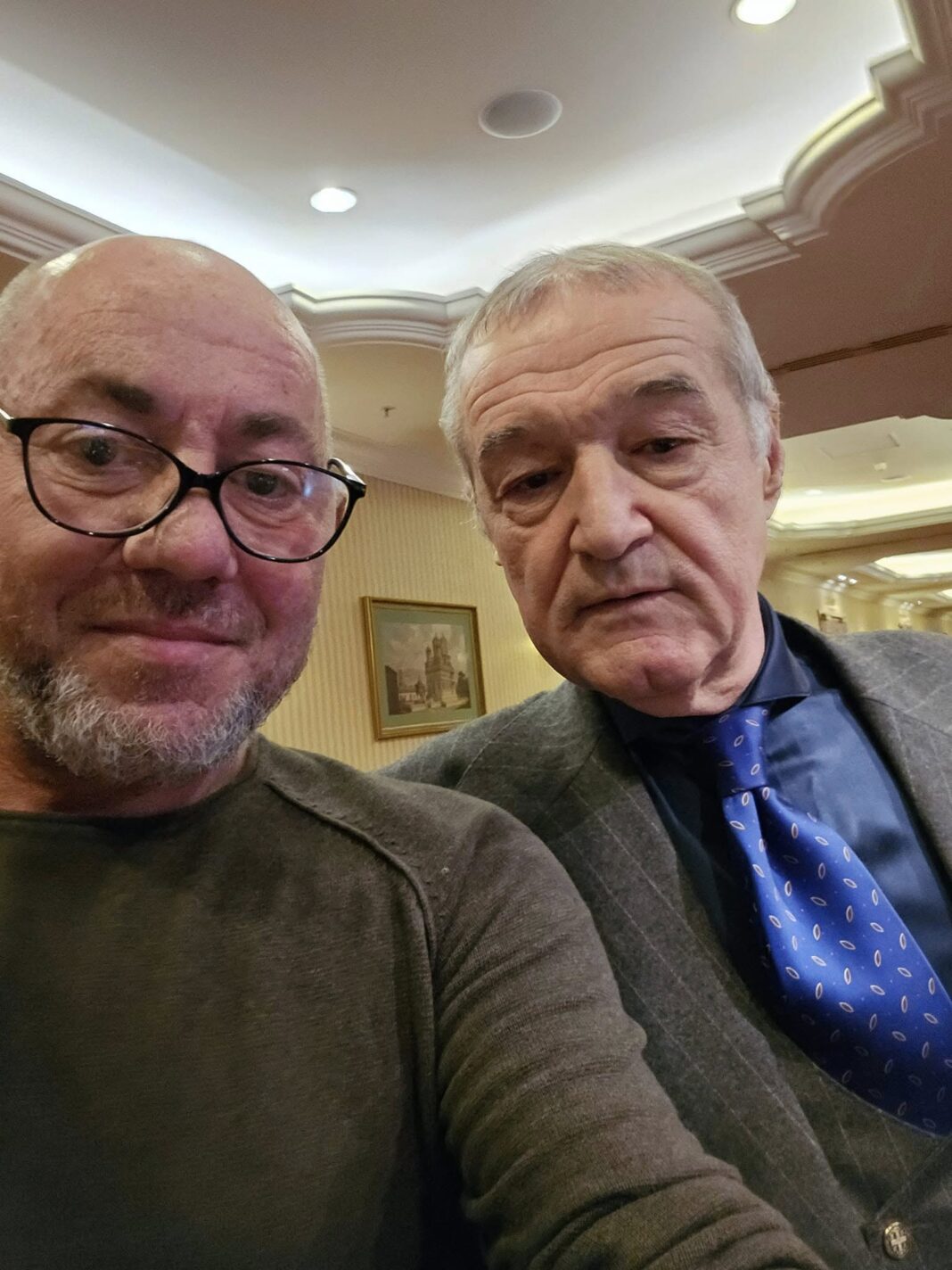 Om de afaceri din Câmpia Turzii, la aceeași masă cu greii fotbalului românesc Om de afaceri din Câmpia Turzii, la aceeași masă cu greii fotbalului românesc