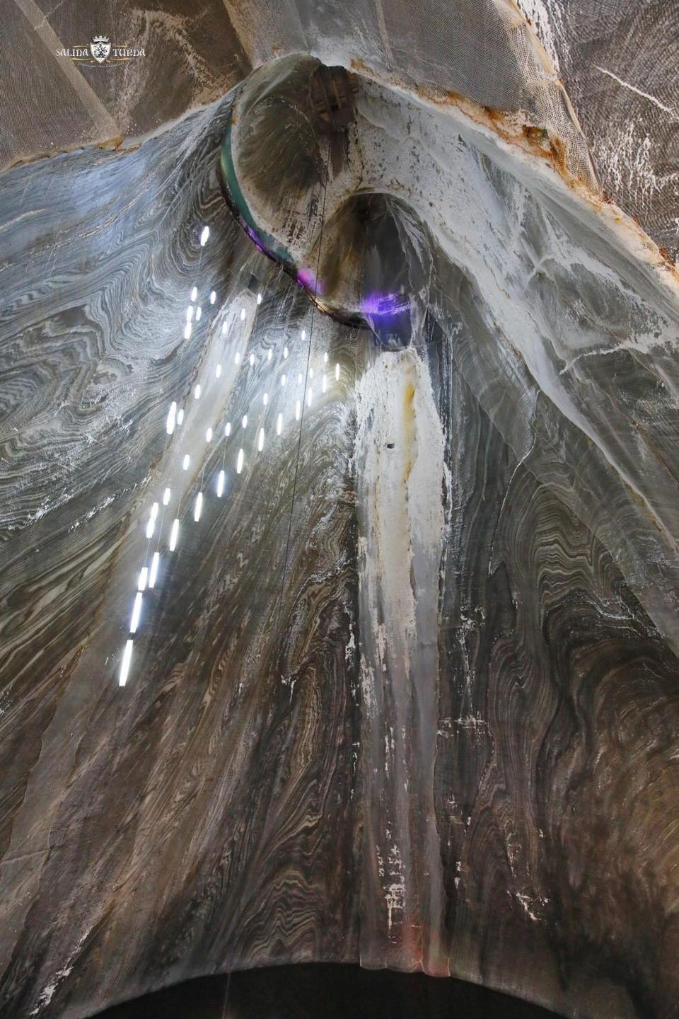 Vă așteptăm, în zi de sărbătoare, să petreceți clipe unice alături de noi!🤗