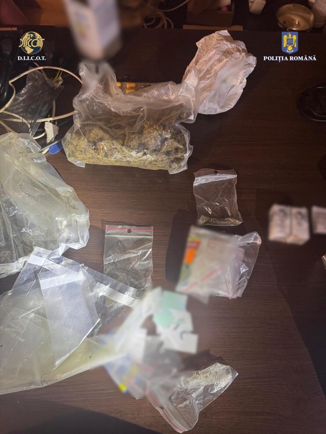 PERSOANฤ DEPISTATฤ รN FLAGRANT DELICT, รN TIMP CE AR FI DEศINUT PESTE 100 DE GRAME DE COCAINฤ PERSOANฤ DEPISTATฤ รN FLAGRANT DELICT, รN TIMP CE AR FI DEศINUT PESTE 100 DE GRAME DE COCAINฤ