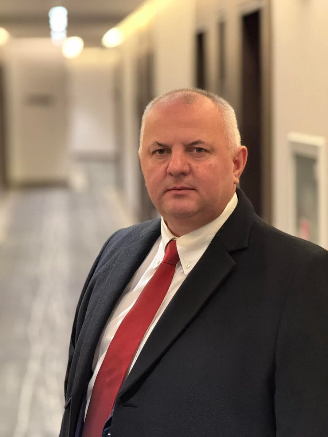 Lasconi vinde România la Bruxelles și rupe scutul american: o alegere între iluzii și catastrofă