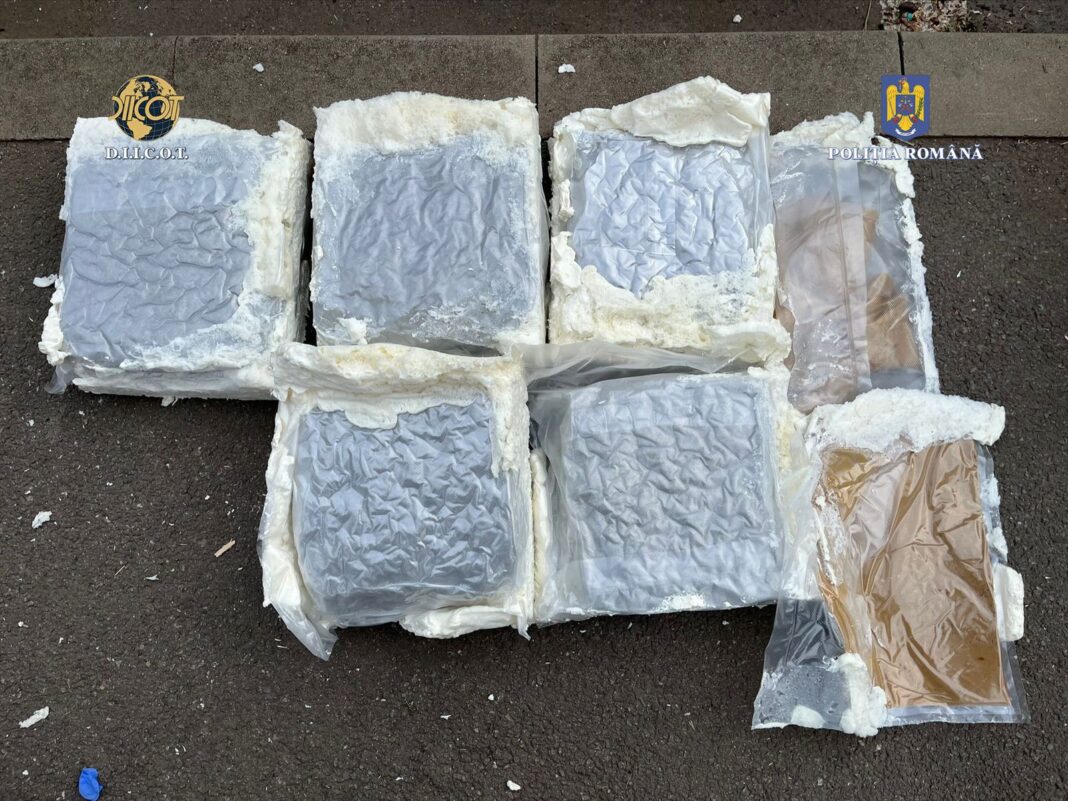 Percheziții Anti-Drog în Piața Mică din Câmpia Turzii