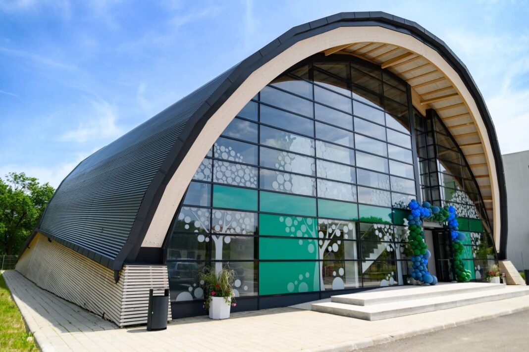 🏊♂️ Bazinul Didactic de Înot – mereu aproape de tine!