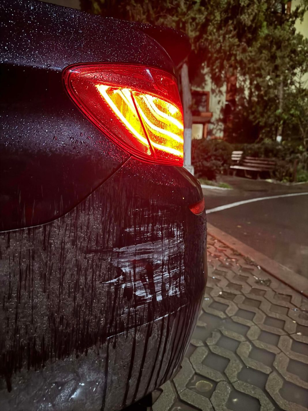 🚨 Cine a lovit mașina și a fugit în noapte?! 🚨 Cine a lovit mașina și a fugit în noapte?!