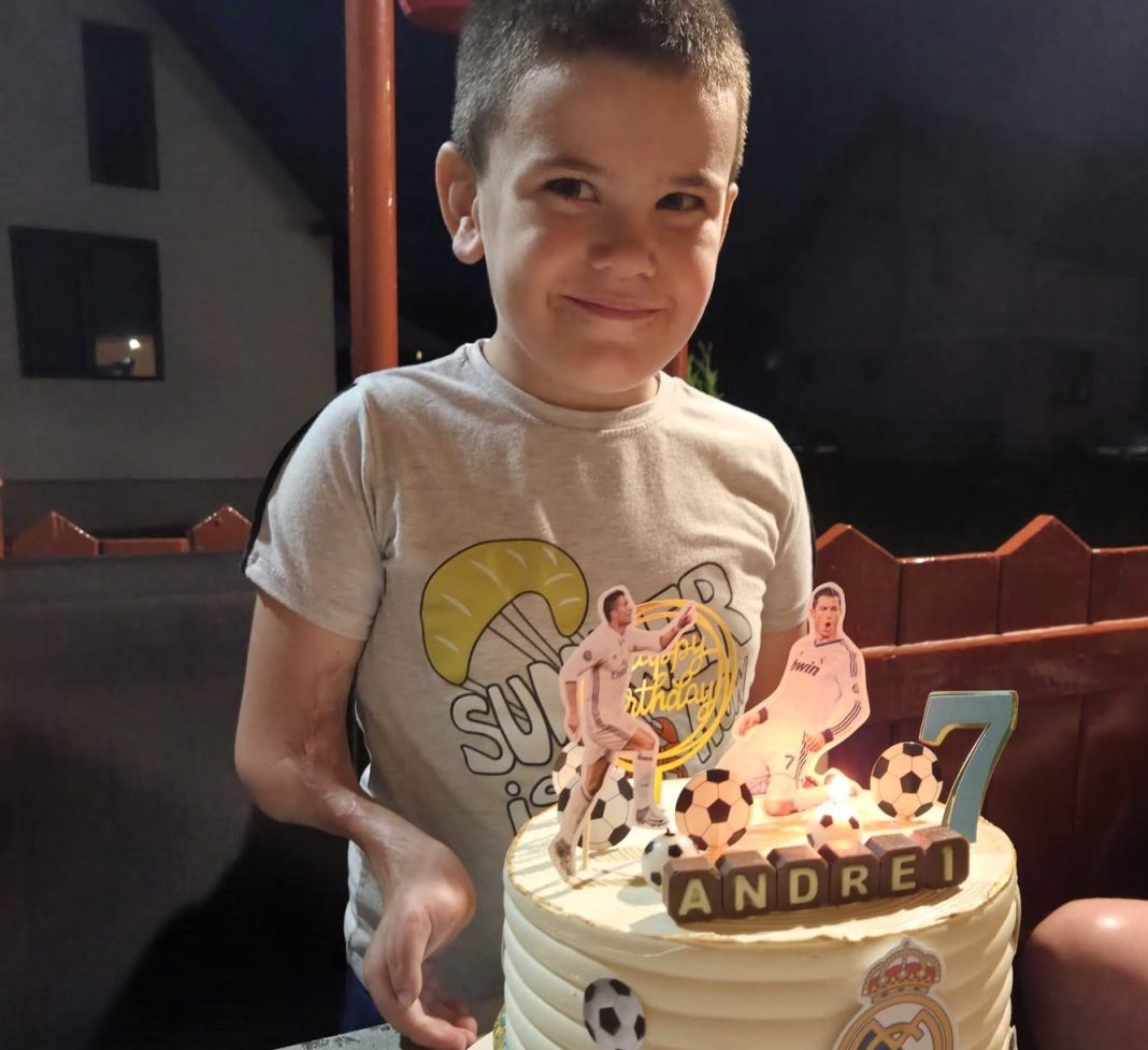 O copilărie care nu a început cu povești, ci cu operații. Andrei are nevoie de noi acum