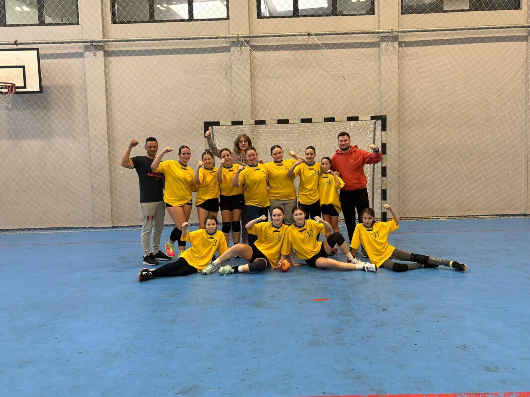 Performanță pentru handbalul școlar din Turda: echipa de fete a Școlii Gimnaziale „Avram Iancu” a obținut locul II la etapa județeană a ONSȘ Performanță pentru handbalul școlar din Turda: echipa de fete a Școlii Gimnaziale „Avram Iancu” a obținut locul II la etapa județeană a ONSȘ