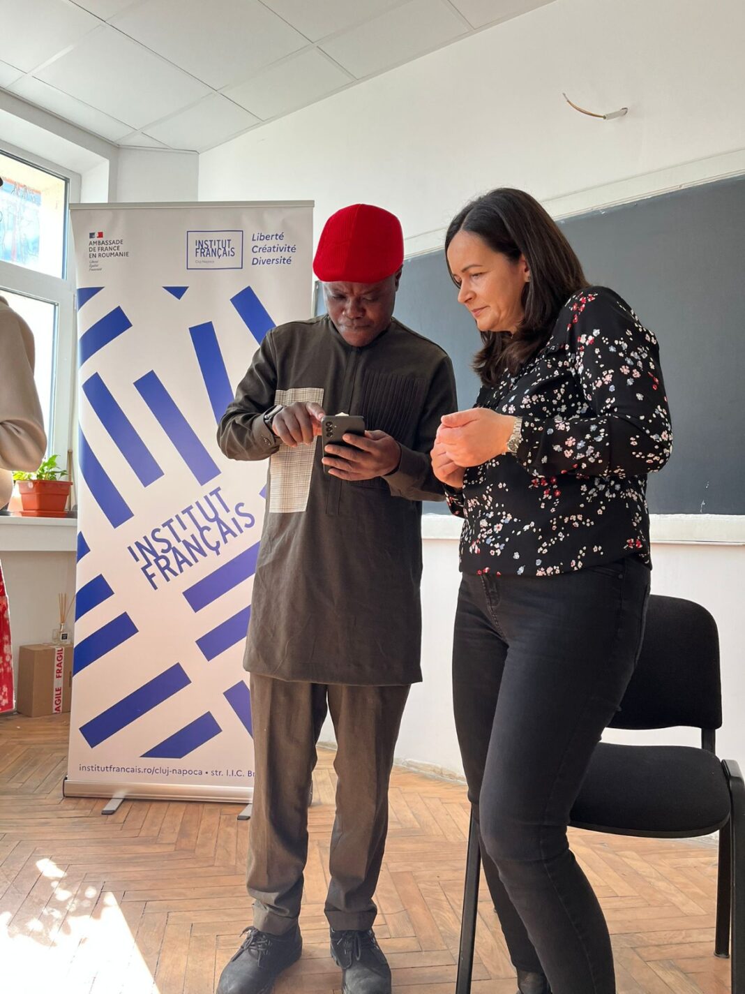 Elevii Colegiului Tehnic „Victor Ungureanu” din Câmpia Turzii, participanți la un atelier de scriere inspirat din basmele Africii de Vest Elevii Colegiului Tehnic „Victor Ungureanu” din Câmpia Turzii, participanți la un atelier de scriere inspirat din basmele Africii de Vest