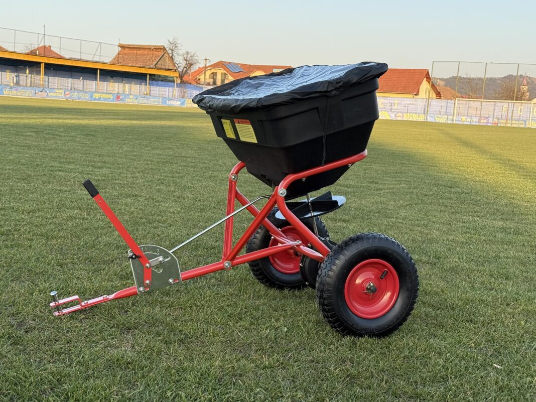 Fotbalul profesionist se joacă pe gazon de biliard, iar la Câmpia Turzii se poate Fotbalul profesionist se joacă pe gazon de biliard, iar la Câmpia Turzii se poate