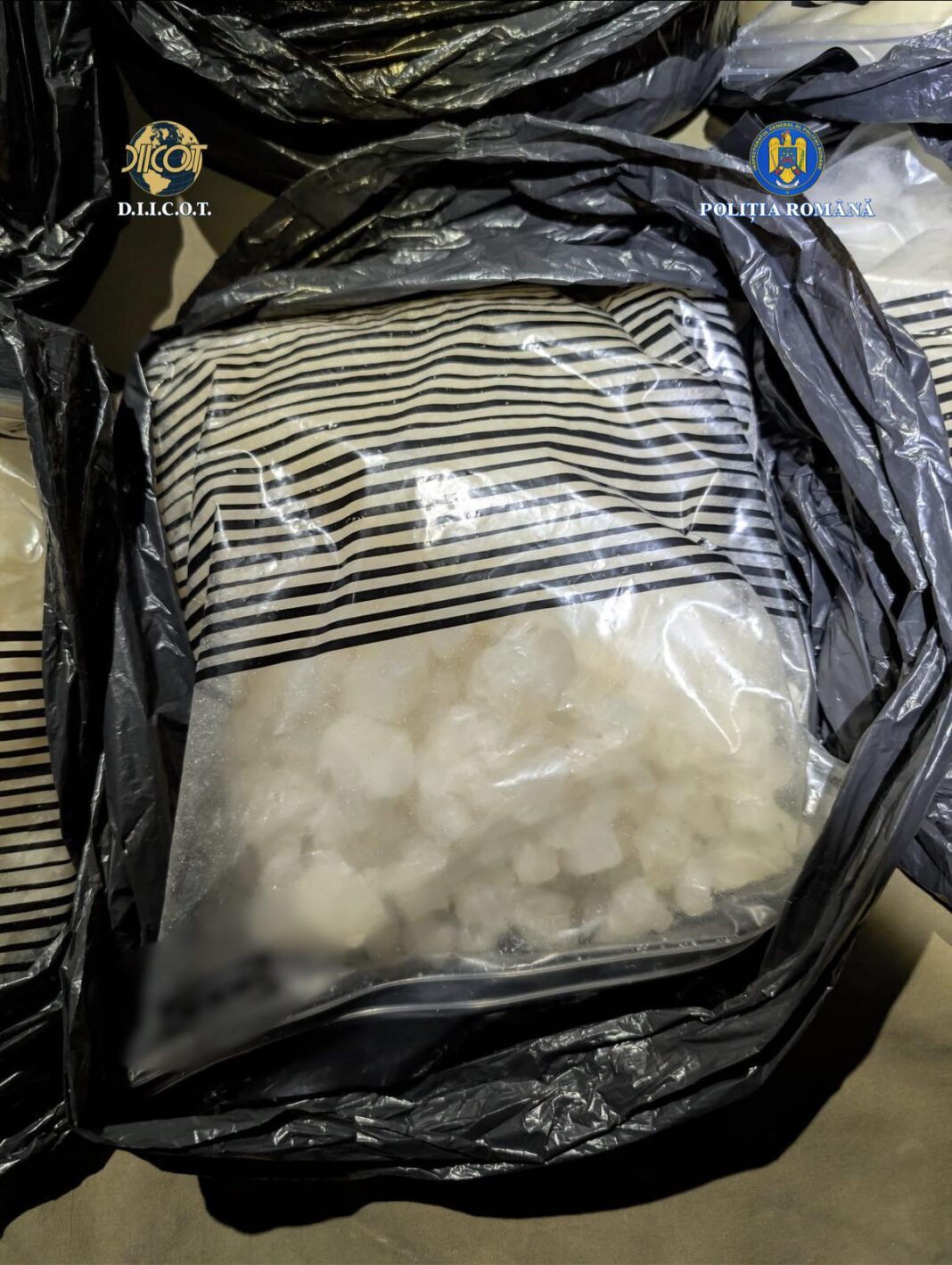 Captură uriașă de droguri! 12 kilograme de „cristal” aduse din Belgia, descoperite de DIICOT și BCCO Cluj Captură uriașă de droguri! 12 kilograme de „cristal” aduse din Belgia, descoperite de DIICOT și BCCO Cluj