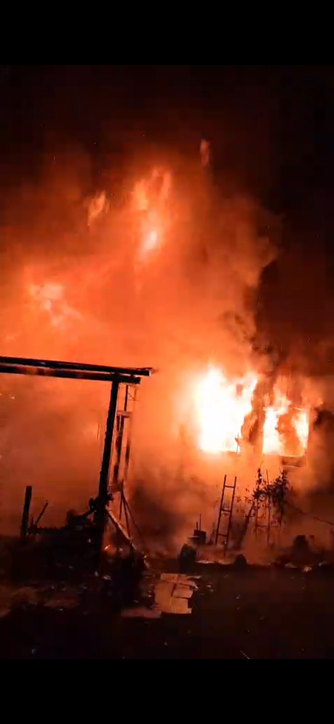 DEZASTRU ÎN ZORI LA SOMEȘU RECE! Cabana făcută scrum de un incendiu violent izbucnit la ora 5 dimineața! DEZASTRU ÎN ZORI LA SOMEȘU RECE! Cabana făcută scrum de un incendiu violent izbucnit la ora 5 dimineața!