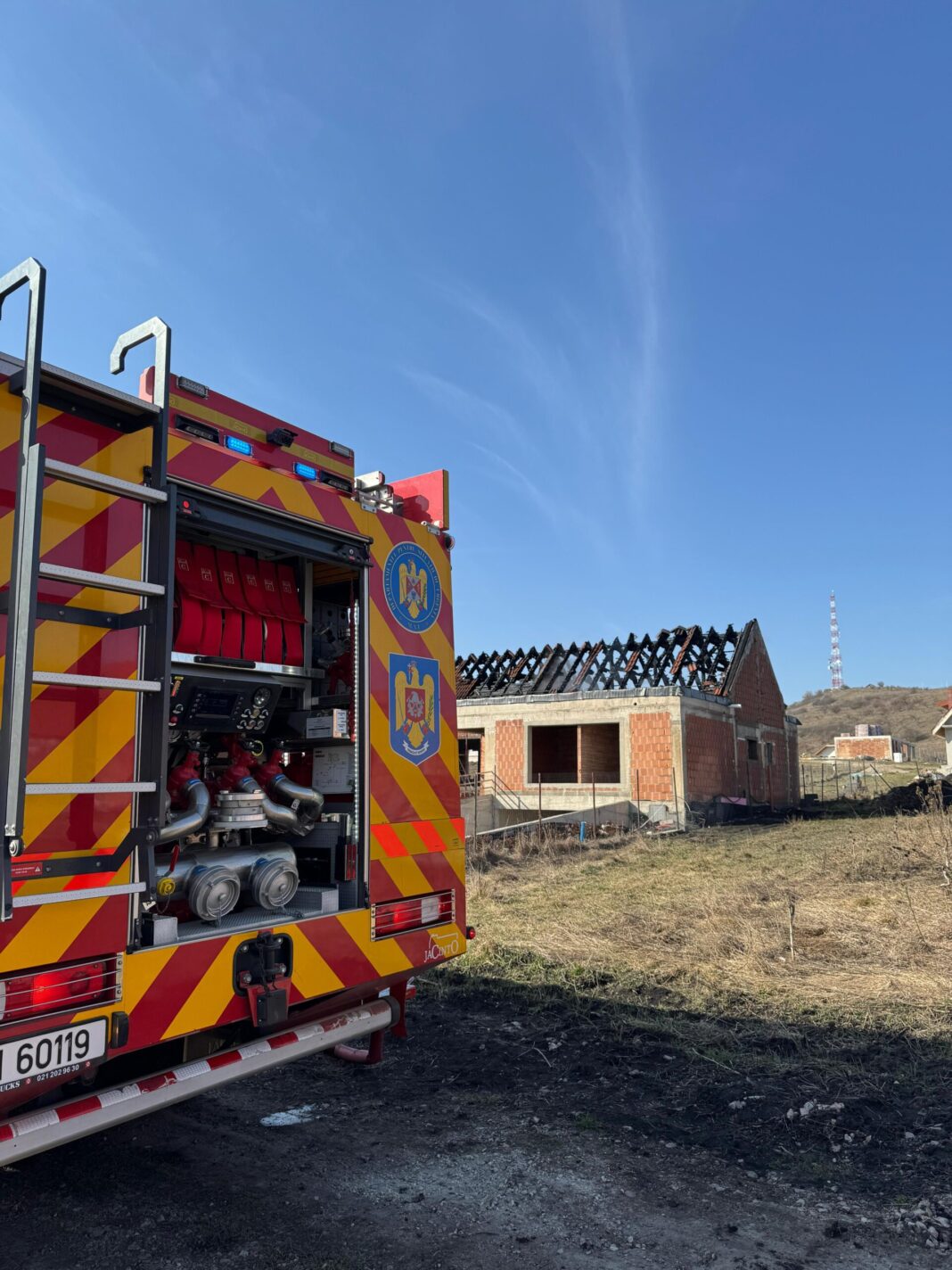 Foc devastator la Aiton! Acoperiș în flăcări, pompierii au intervenit în forță! Foc devastator la Aiton! Acoperiș în flăcări, pompierii au intervenit în forță!